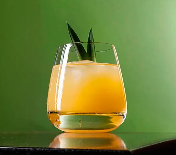 1800 Sour Mixología Tequila 1800 Blanco. Mango, cítricos y un amaro italiano que le da profundidad. Un sour tropical con la frescura de Tequila 1800 Blanco.